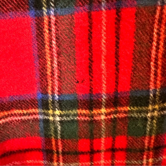 Howick Classic Royal Stewart Plaid Scarf - Picture 6 of 6